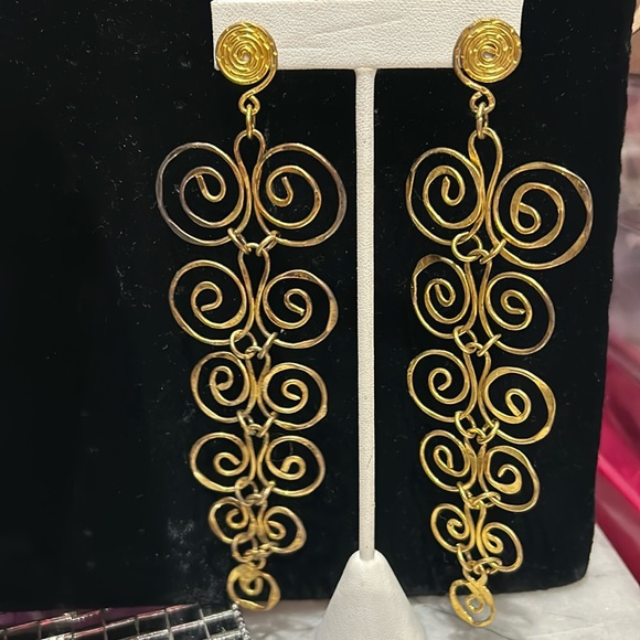 Incredible Artisan VintageShoulder Dusting Swirly Earrings-Boutique - Picture 1 of 6